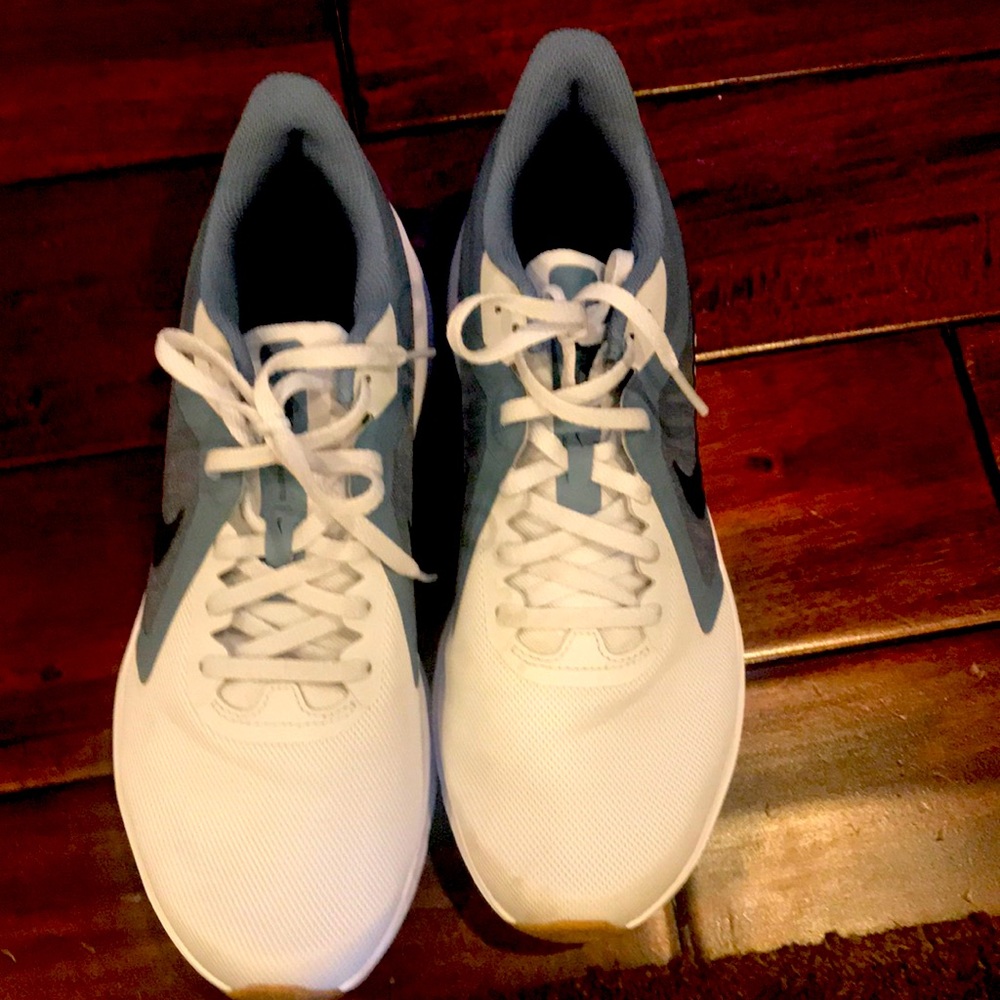 Nike downshifter  mens size 10.  Grey and white.  Perfect condition.  Immaculate